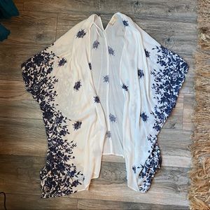 Altar’d State navy and white kimono